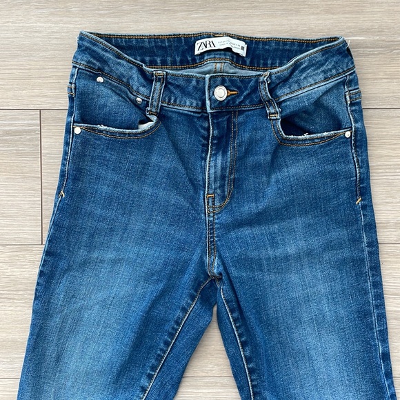 Zara high rise flare Jean - Picture 2 of 6